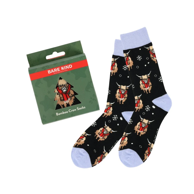 Bare Kind Kerstbal met Schotse hooglandkoe en bamboe sokken